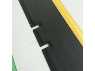 工業(yè)綠色黃邊抗疲勞墊,防滑防疲勞腳墊,龍之凈工位防疲勞地墊廠家