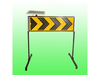 道路施工太陽(yáng)能誘導(dǎo)標(biāo)志 施工誘導(dǎo)標(biāo)志牌